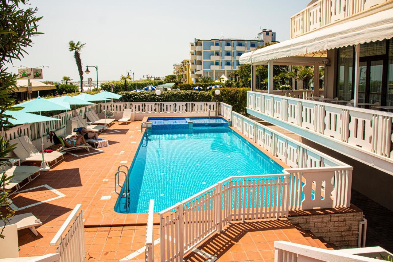 Hotel Savoy Каорле Экстерьер фото