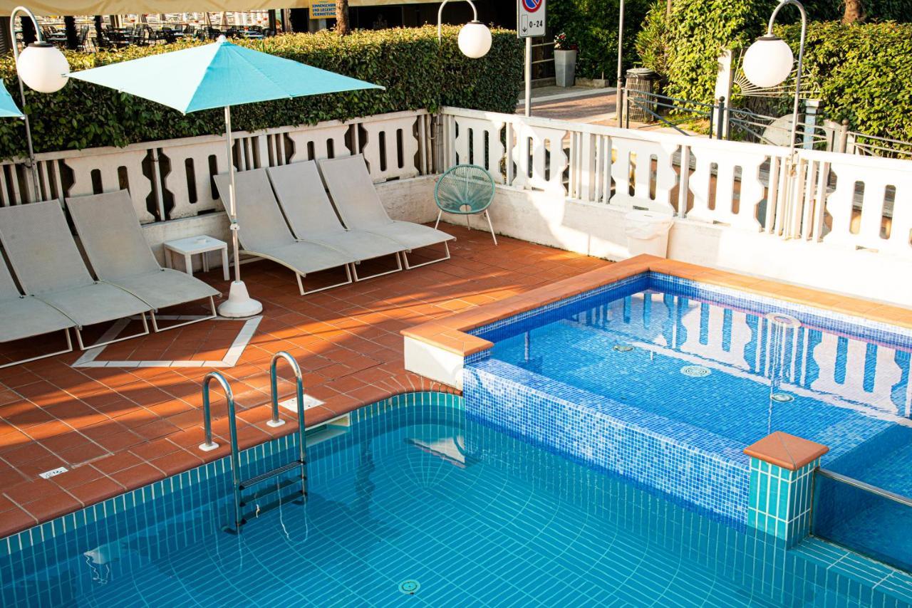 Hotel Savoy Каорле Экстерьер фото