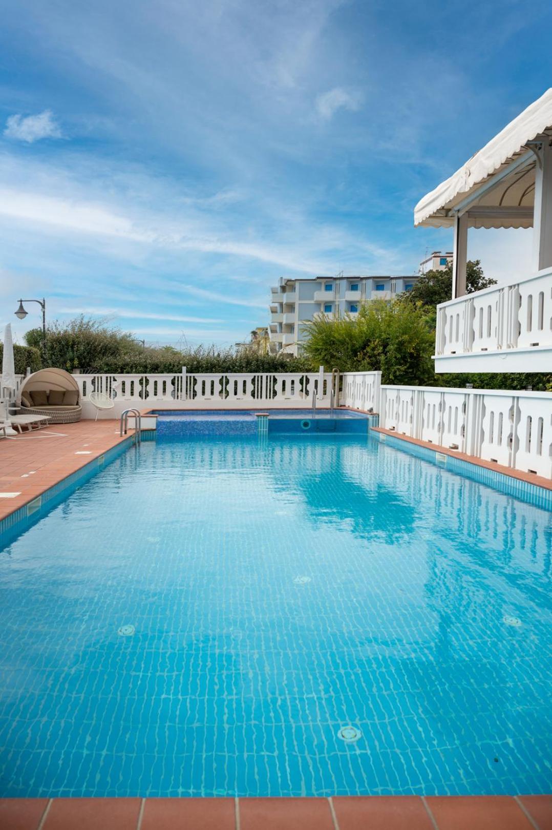 Hotel Savoy Каорле Экстерьер фото